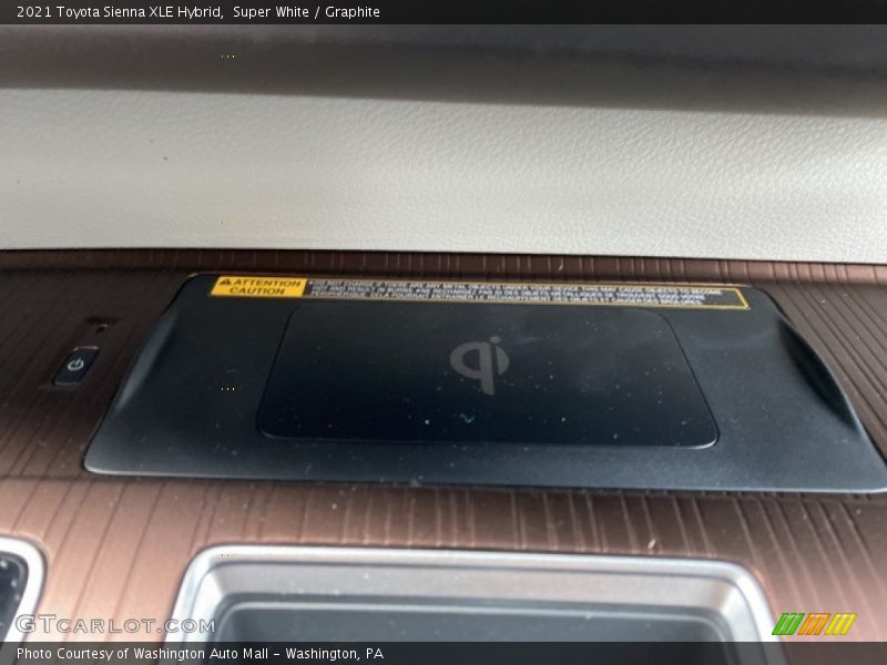 Super White / Graphite 2021 Toyota Sienna XLE Hybrid