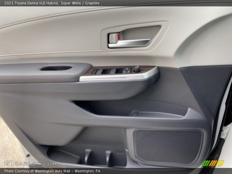 Super White / Graphite 2021 Toyota Sienna XLE Hybrid