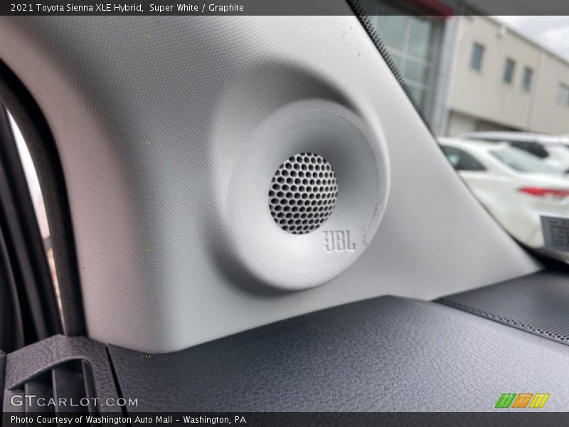 Super White / Graphite 2021 Toyota Sienna XLE Hybrid