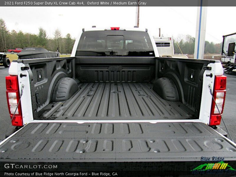 Oxford White / Medium Earth Gray 2021 Ford F250 Super Duty XL Crew Cab 4x4