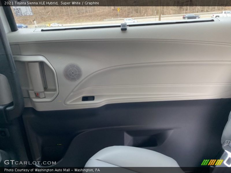 Super White / Graphite 2021 Toyota Sienna XLE Hybrid