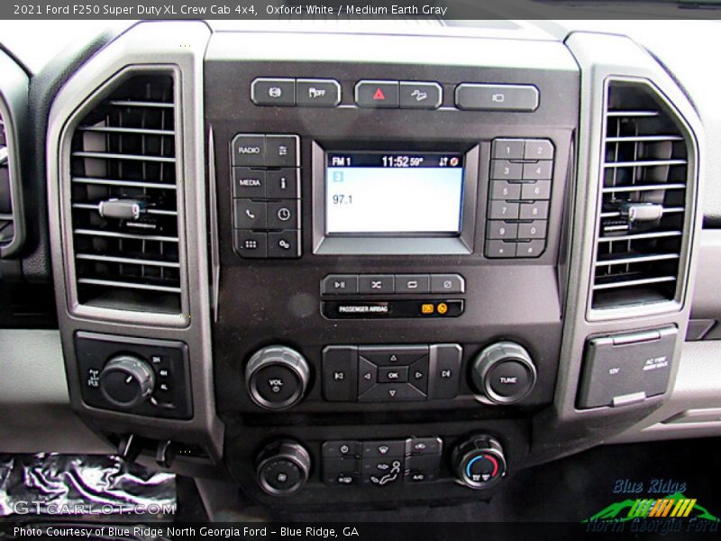 Oxford White / Medium Earth Gray 2021 Ford F250 Super Duty XL Crew Cab 4x4