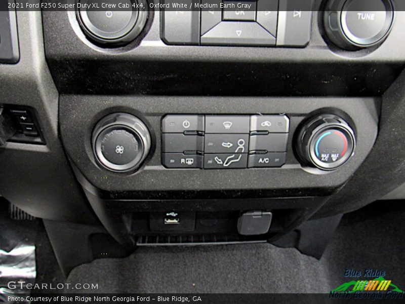 Oxford White / Medium Earth Gray 2021 Ford F250 Super Duty XL Crew Cab 4x4