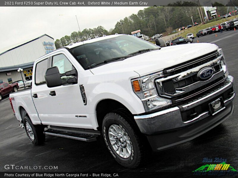 Oxford White / Medium Earth Gray 2021 Ford F250 Super Duty XL Crew Cab 4x4