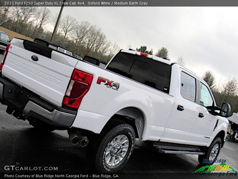 Oxford White / Medium Earth Gray 2021 Ford F250 Super Duty XL Crew Cab 4x4