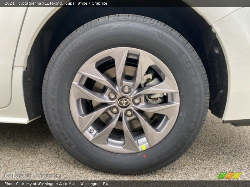 Super White / Graphite 2021 Toyota Sienna XLE Hybrid