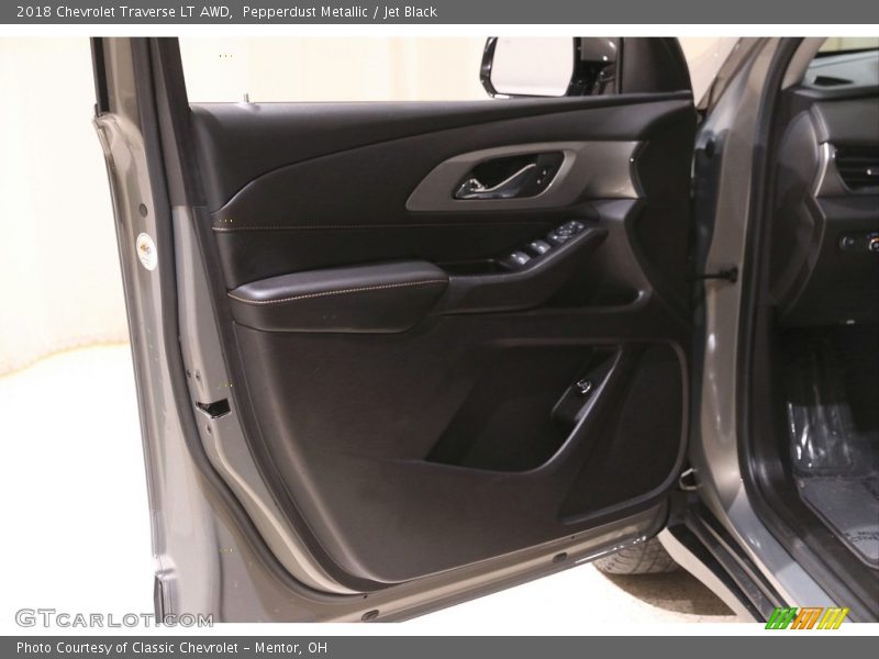 Pepperdust Metallic / Jet Black 2018 Chevrolet Traverse LT AWD