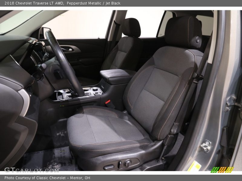 Pepperdust Metallic / Jet Black 2018 Chevrolet Traverse LT AWD