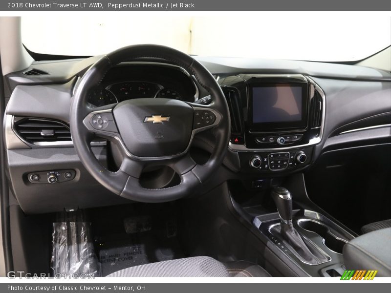 Pepperdust Metallic / Jet Black 2018 Chevrolet Traverse LT AWD