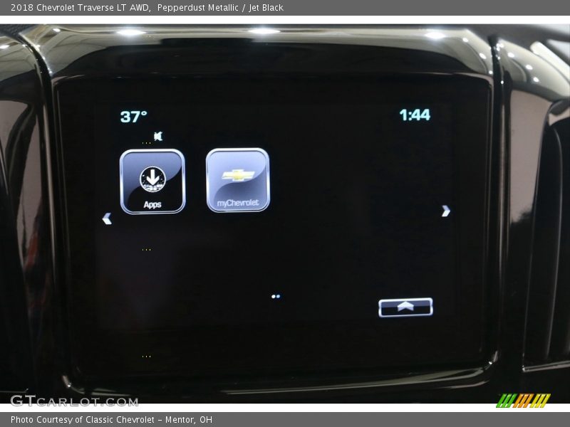 Pepperdust Metallic / Jet Black 2018 Chevrolet Traverse LT AWD