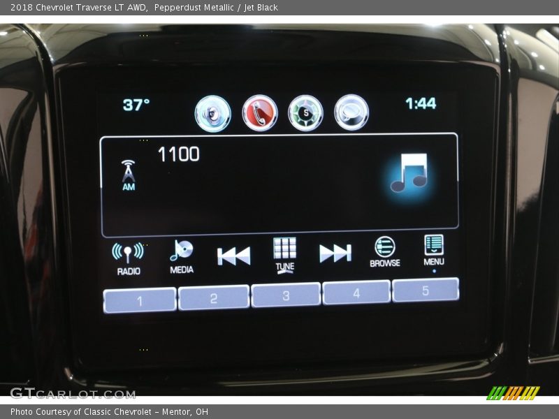 Pepperdust Metallic / Jet Black 2018 Chevrolet Traverse LT AWD