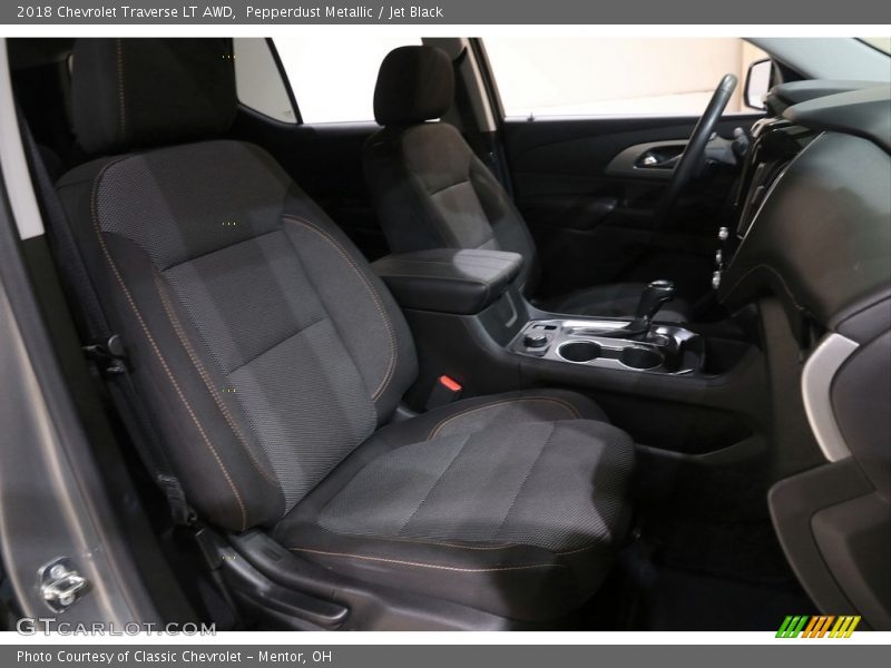 Pepperdust Metallic / Jet Black 2018 Chevrolet Traverse LT AWD