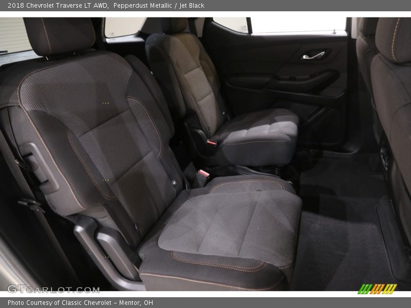 Pepperdust Metallic / Jet Black 2018 Chevrolet Traverse LT AWD