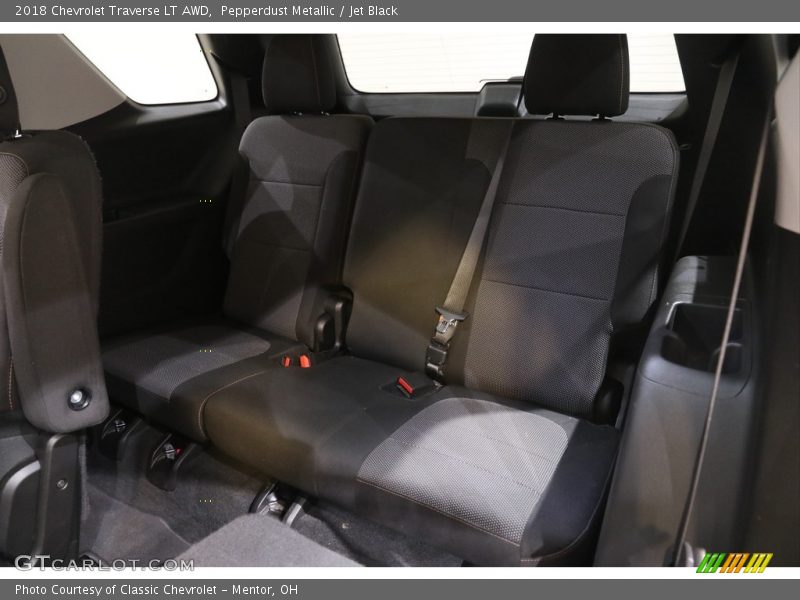 Pepperdust Metallic / Jet Black 2018 Chevrolet Traverse LT AWD