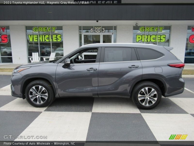 Magnetic Gray Metallic / Black 2021 Toyota Highlander XLE