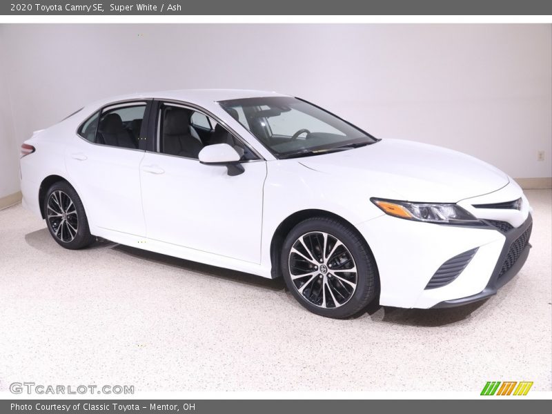 Super White / Ash 2020 Toyota Camry SE