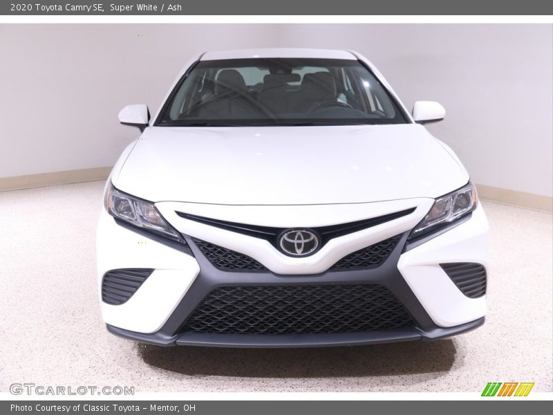 Super White / Ash 2020 Toyota Camry SE