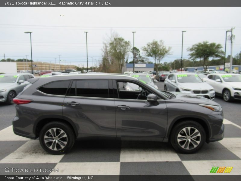 Magnetic Gray Metallic / Black 2021 Toyota Highlander XLE