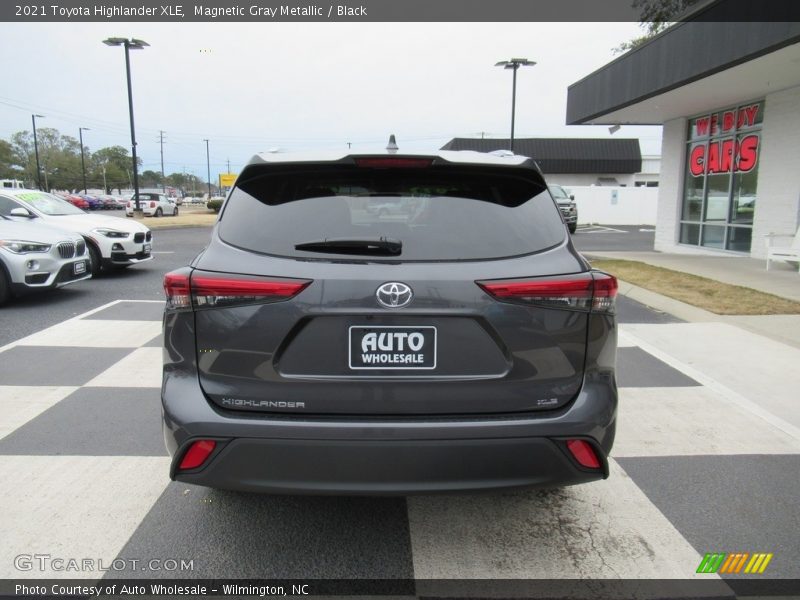 Magnetic Gray Metallic / Black 2021 Toyota Highlander XLE