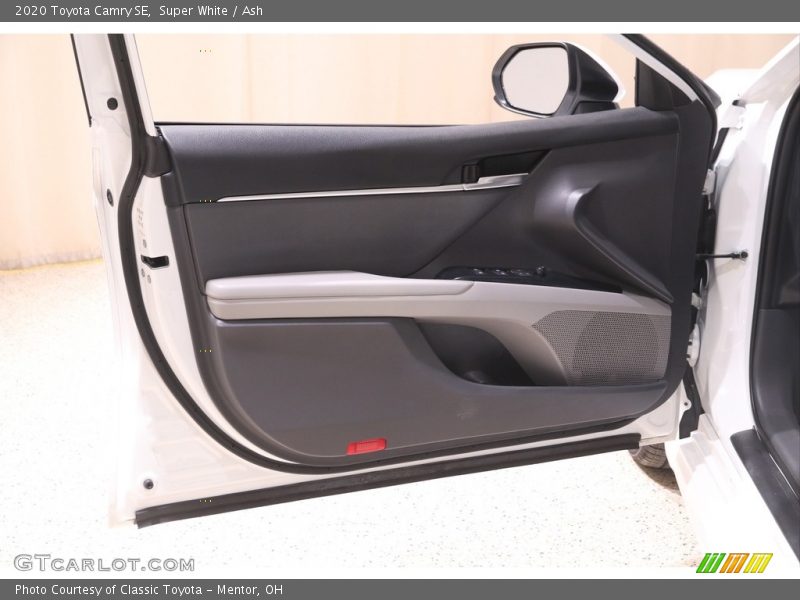 Super White / Ash 2020 Toyota Camry SE