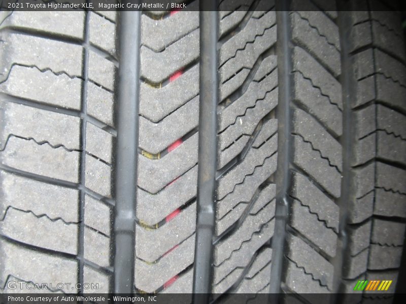 Magnetic Gray Metallic / Black 2021 Toyota Highlander XLE