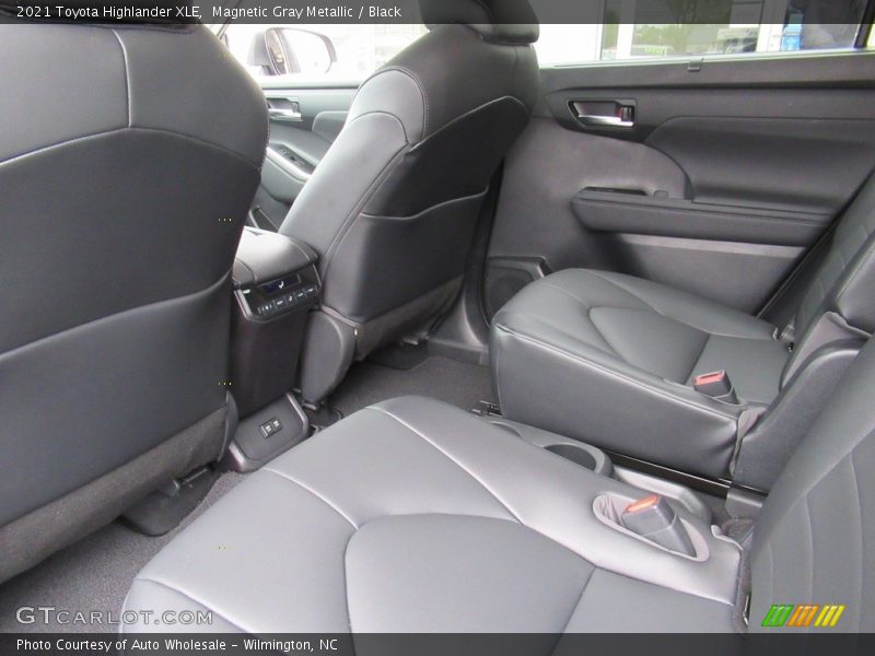 Magnetic Gray Metallic / Black 2021 Toyota Highlander XLE