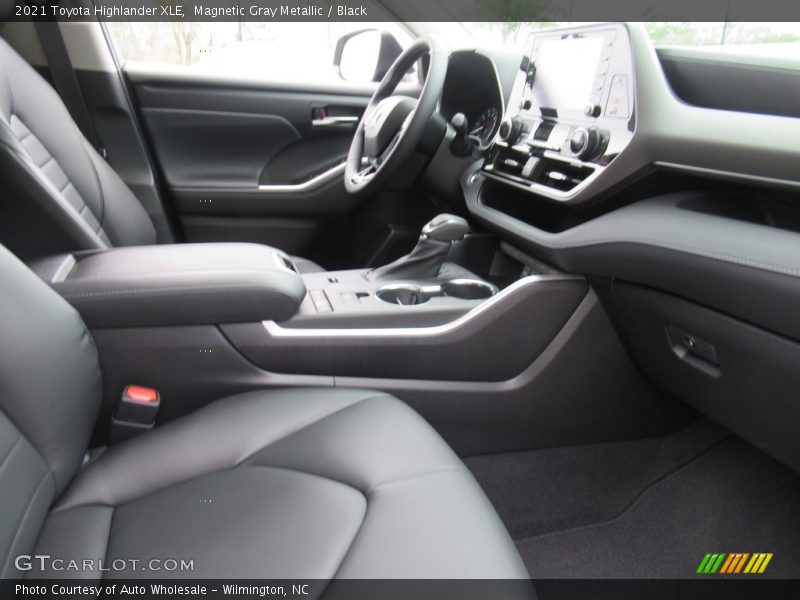 Magnetic Gray Metallic / Black 2021 Toyota Highlander XLE