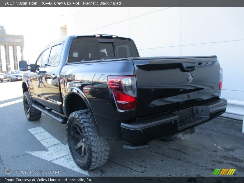 Magnetic Black / Black 2017 Nissan Titan PRO-4X Crew Cab 4x4