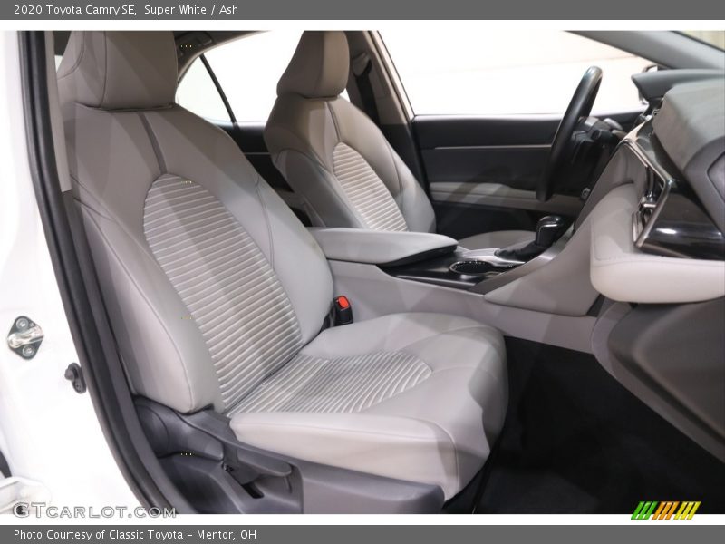Super White / Ash 2020 Toyota Camry SE
