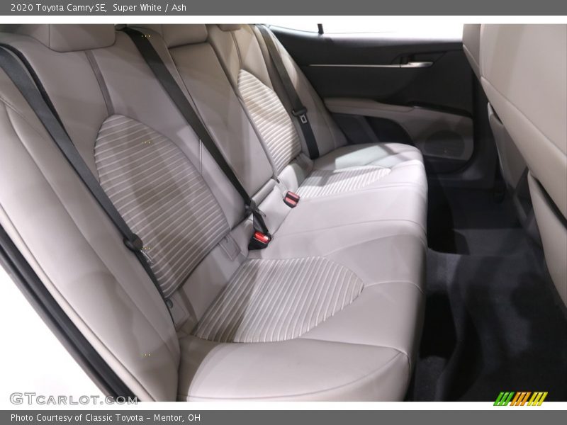 Super White / Ash 2020 Toyota Camry SE