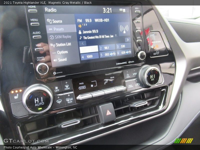 Magnetic Gray Metallic / Black 2021 Toyota Highlander XLE