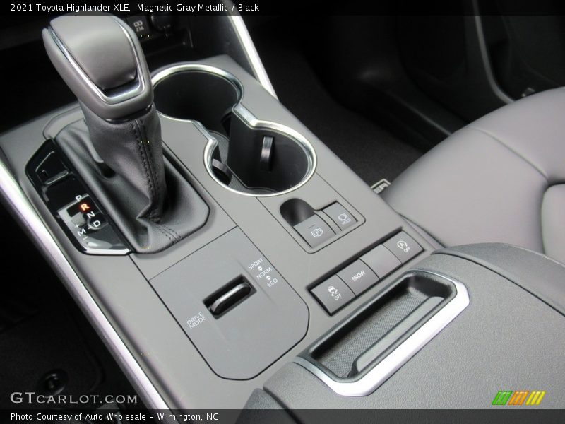 Magnetic Gray Metallic / Black 2021 Toyota Highlander XLE