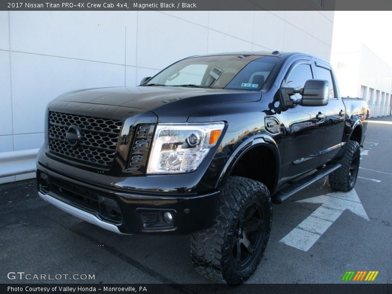 Magnetic Black / Black 2017 Nissan Titan PRO-4X Crew Cab 4x4