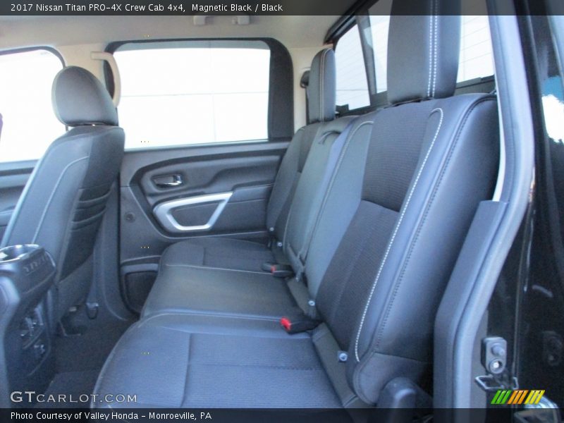 Magnetic Black / Black 2017 Nissan Titan PRO-4X Crew Cab 4x4