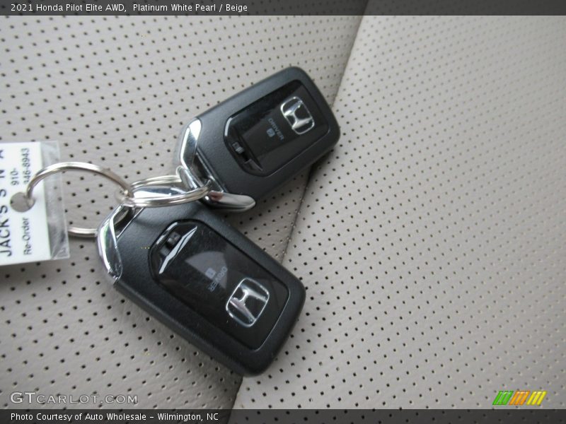 Platinum White Pearl / Beige 2021 Honda Pilot Elite AWD