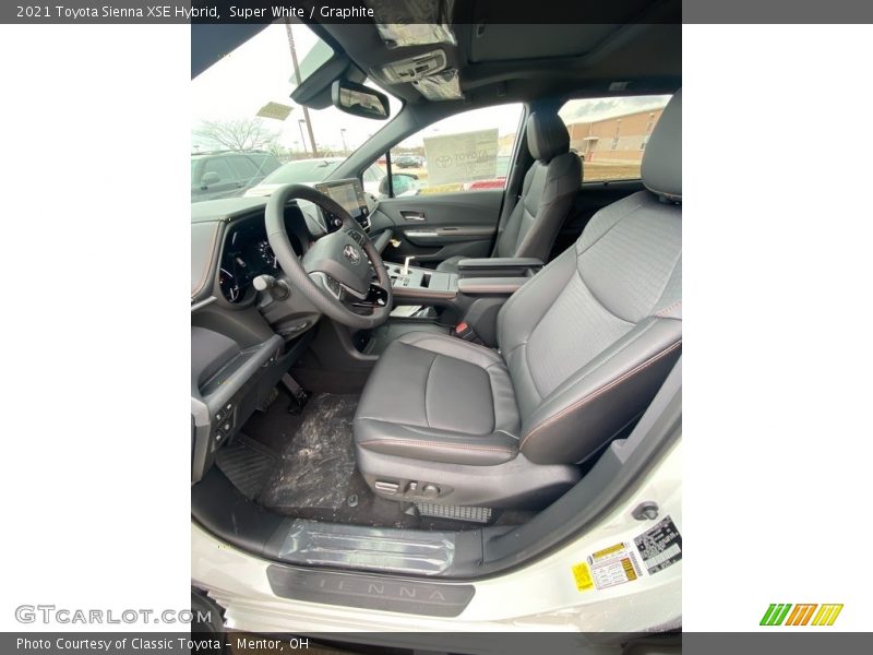 Super White / Graphite 2021 Toyota Sienna XSE Hybrid