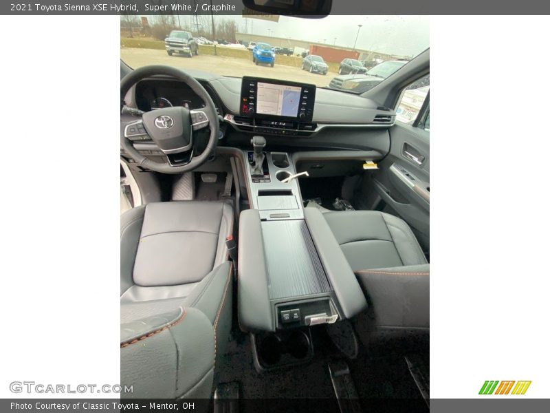 Super White / Graphite 2021 Toyota Sienna XSE Hybrid