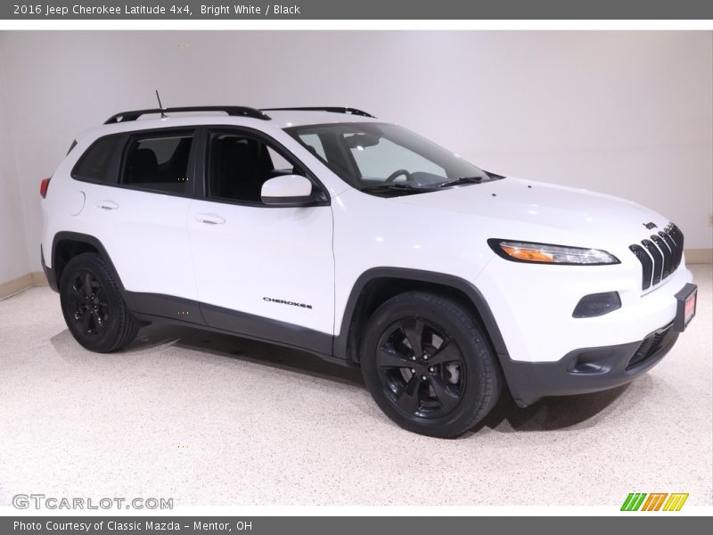 Bright White / Black 2016 Jeep Cherokee Latitude 4x4