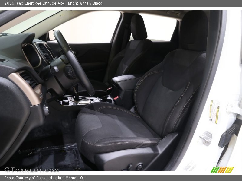 Bright White / Black 2016 Jeep Cherokee Latitude 4x4