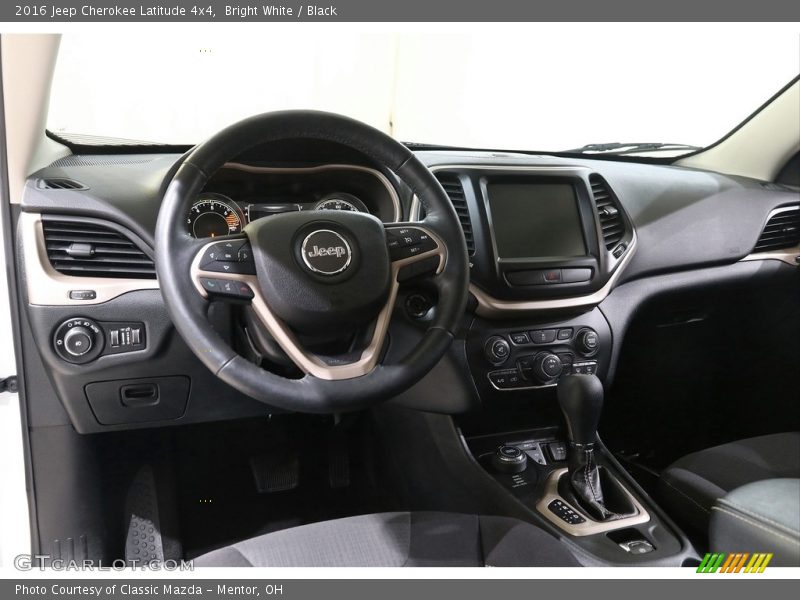 Bright White / Black 2016 Jeep Cherokee Latitude 4x4