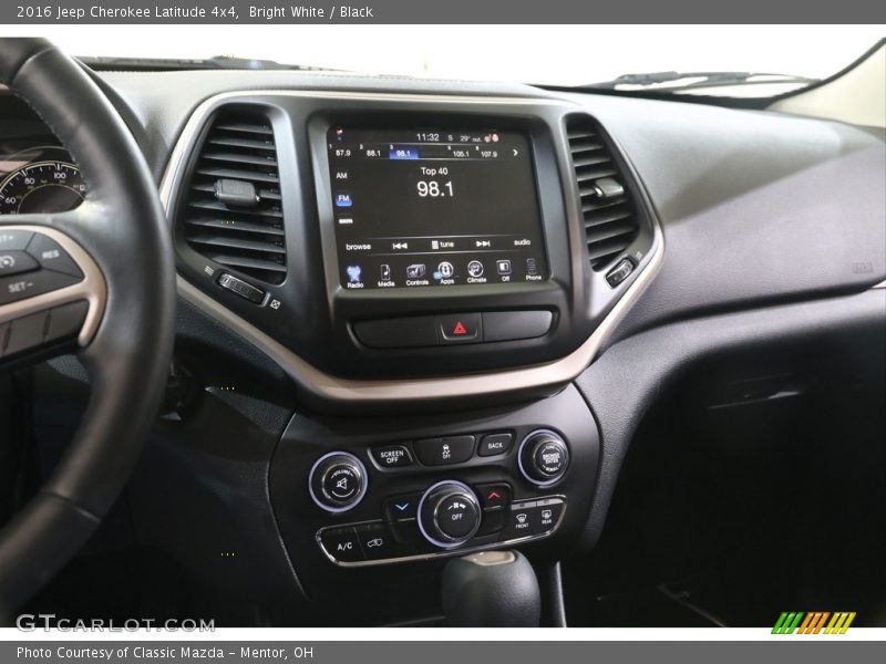 Bright White / Black 2016 Jeep Cherokee Latitude 4x4