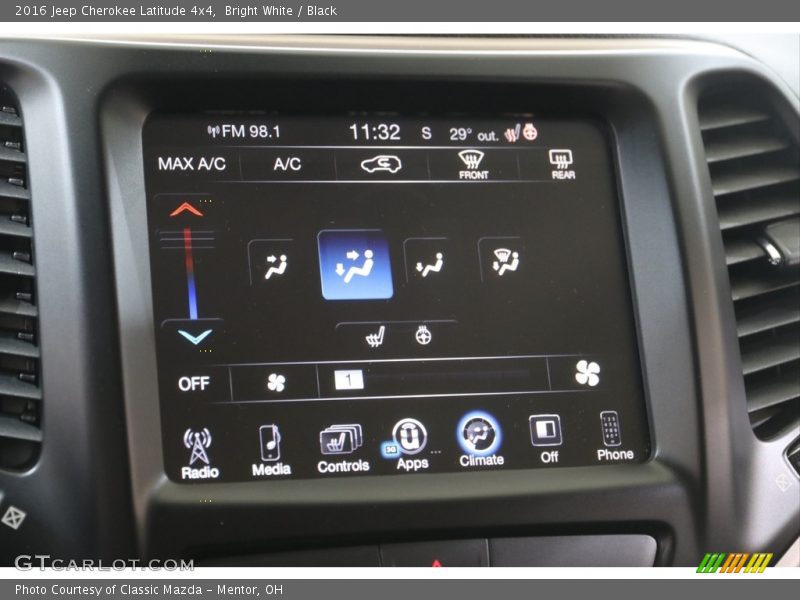Bright White / Black 2016 Jeep Cherokee Latitude 4x4