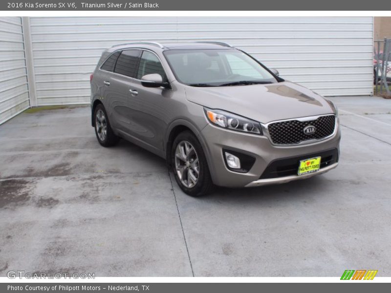 Front 3/4 View of 2016 Sorento SX V6