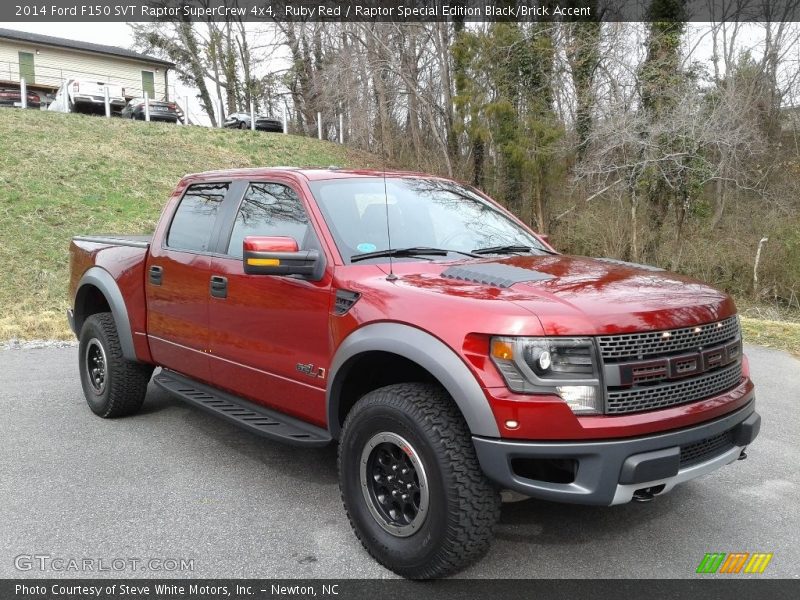 Front 3/4 View of 2014 F150 SVT Raptor SuperCrew 4x4