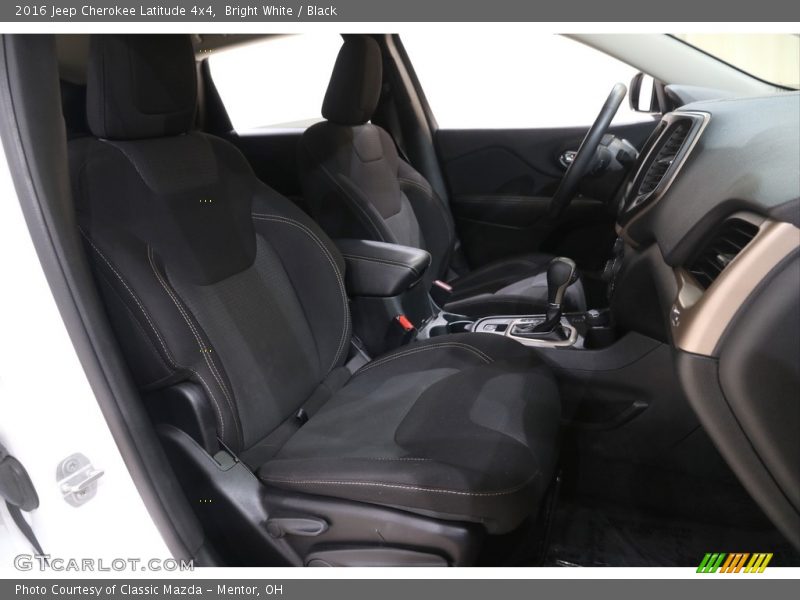 Bright White / Black 2016 Jeep Cherokee Latitude 4x4