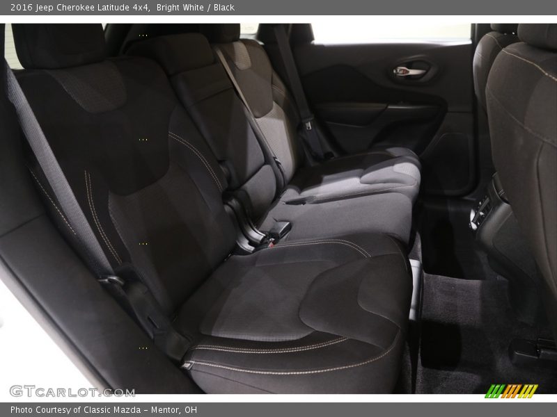 Bright White / Black 2016 Jeep Cherokee Latitude 4x4