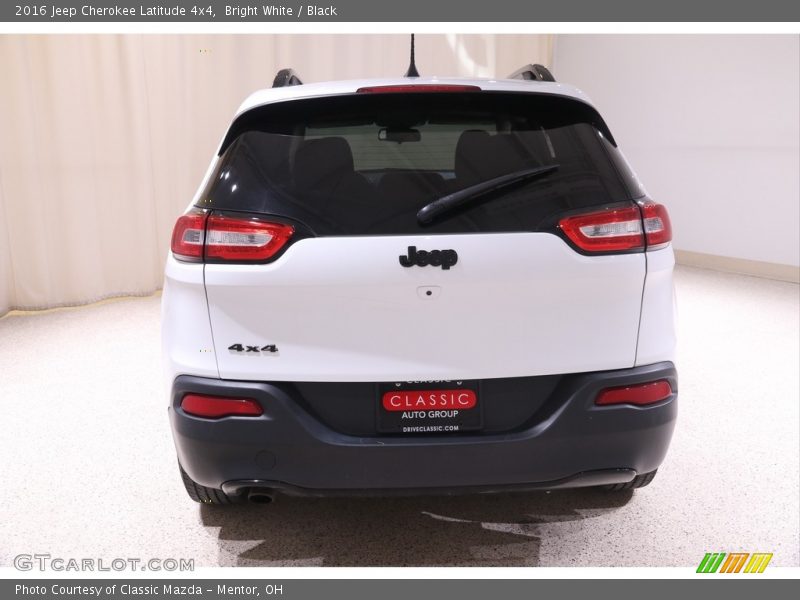 Bright White / Black 2016 Jeep Cherokee Latitude 4x4