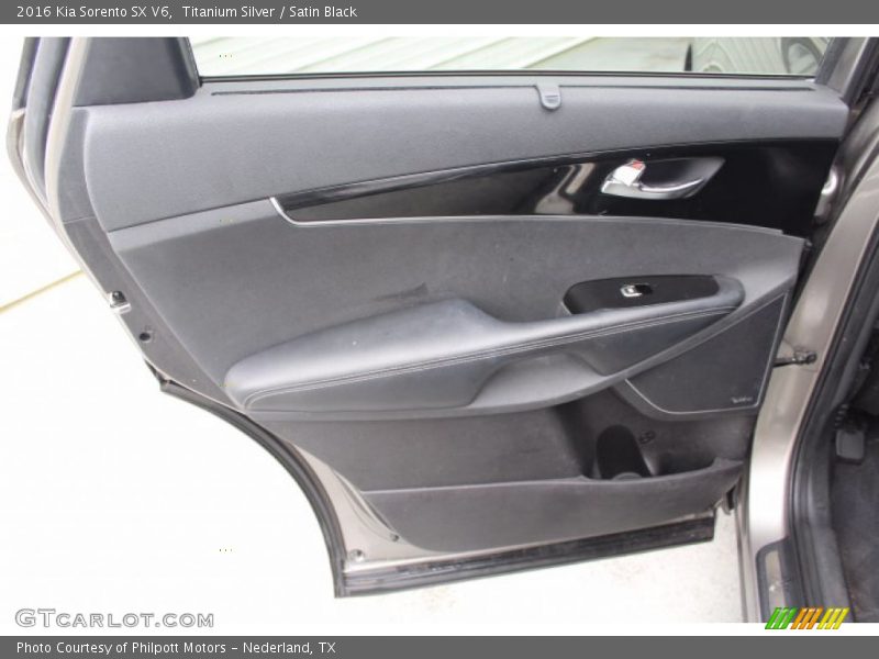 Titanium Silver / Satin Black 2016 Kia Sorento SX V6