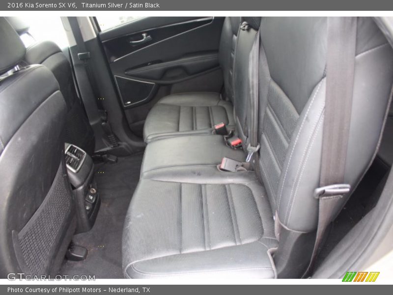 Titanium Silver / Satin Black 2016 Kia Sorento SX V6