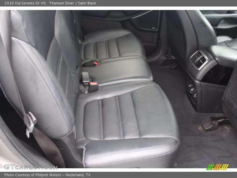 Titanium Silver / Satin Black 2016 Kia Sorento SX V6